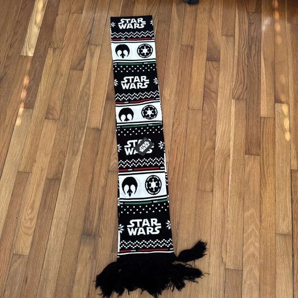 Star Wars Lucasfilm Disney Knit & Fringe Scarf